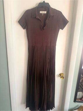 Taylor Brown Short-Sleeve Pleated Maxi Dress